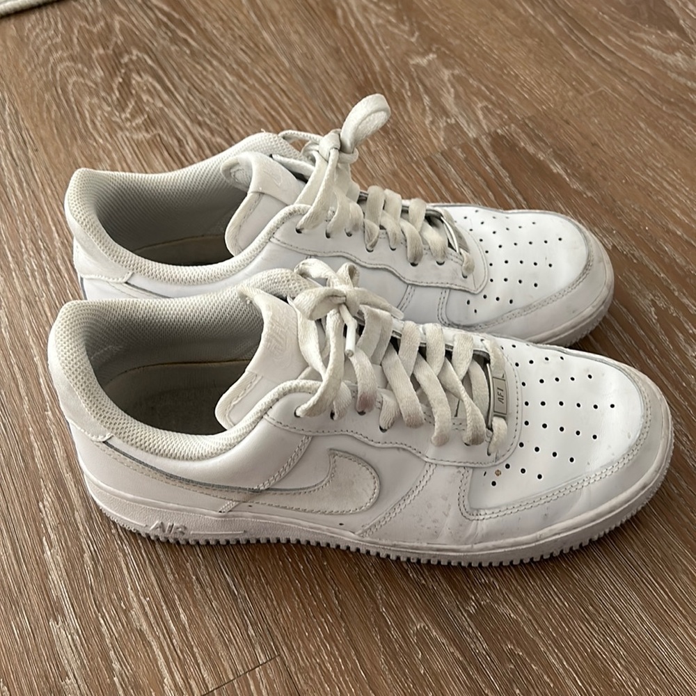Very Pre Loved Nike Air Force 1 Sneakers